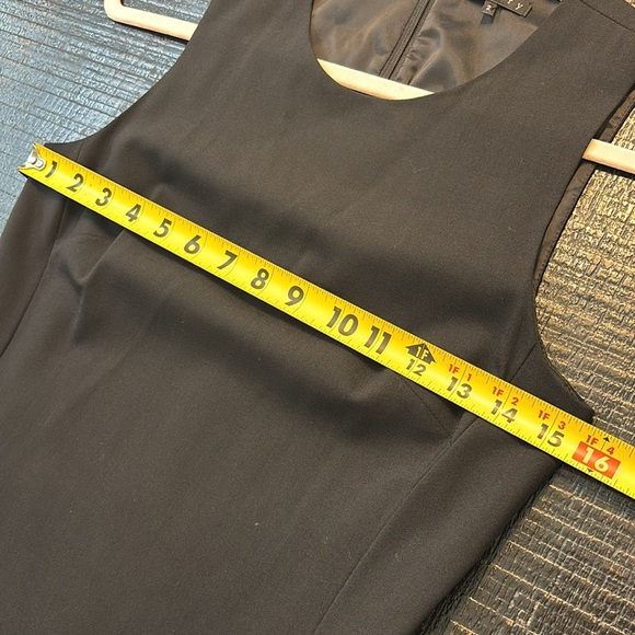 Theory Wool Blend Sleeveless Pleated Bottom in Black size 2 - Picture 10 of 12